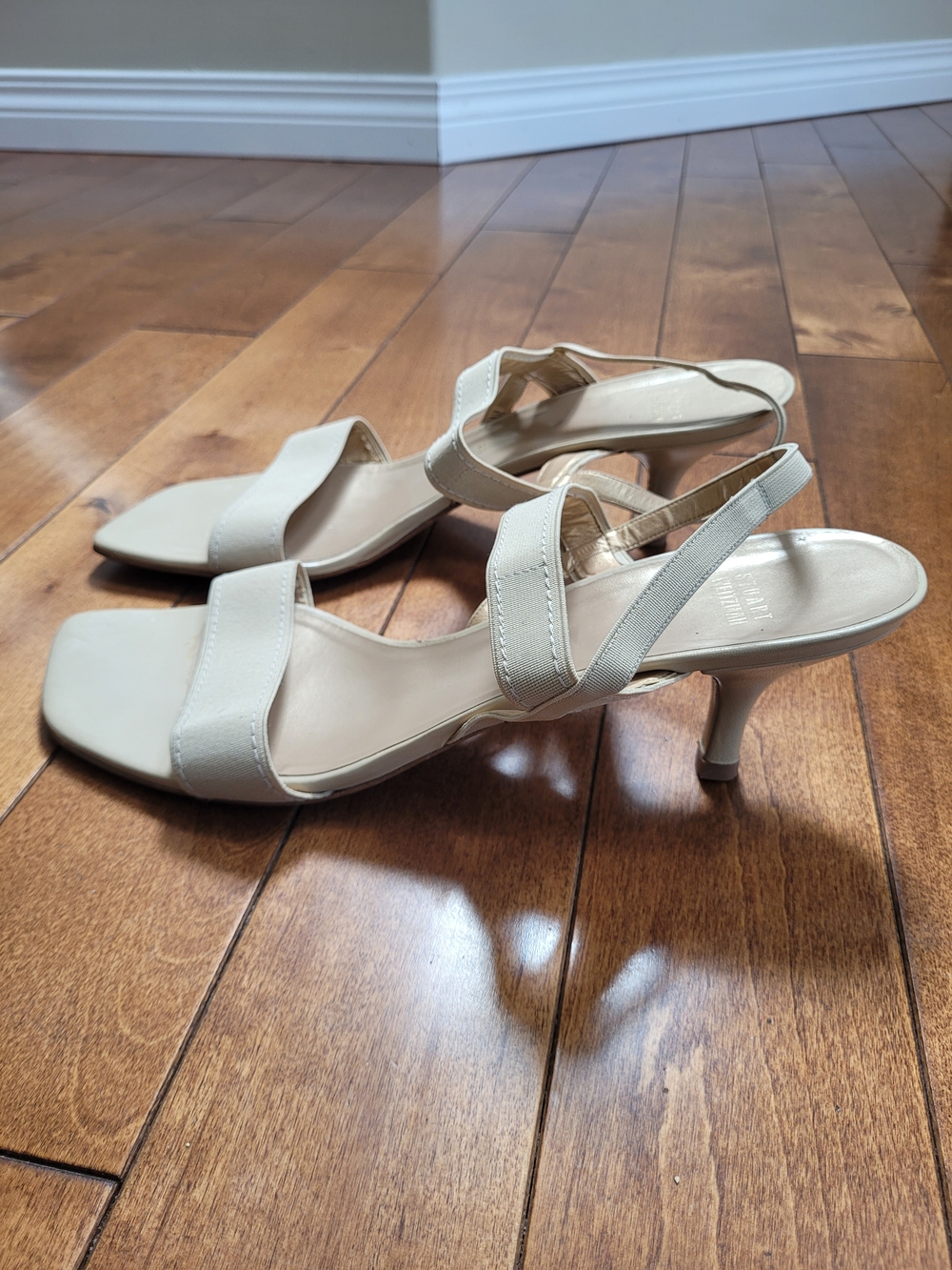Brand New Vintage Stuart Weitzmam Women’s Beige Slingback Kitten Heel Sandals